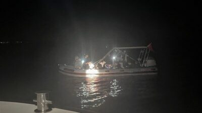 Karaburun ilçesi açıklarında meydana gelen bir olayda, motor arızası yaşayan