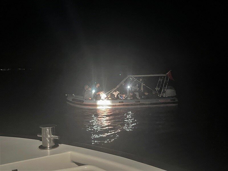 Karaburun ilçesi açıklarında meydana gelen bir olayda, motor arızası yaşayan