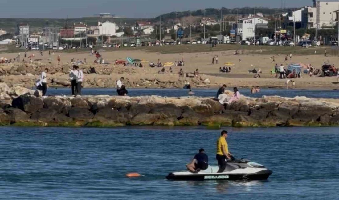 İstanbul’un Arnavutköy ilçesinde, Karaburun Sahili’nde denize giren bir kişi, boğulma