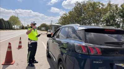 Karaman’da polis, gerçekleştirdiği asayiş uygulamalarında ruhsatsız silahlar, kesici-delici aletler ve