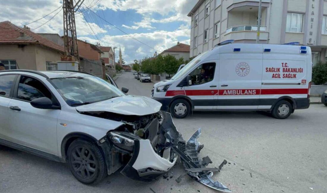 Karaman’da SUV aracıyla otomobilin çarpışması sonucu meydana gelen trafik kazasında