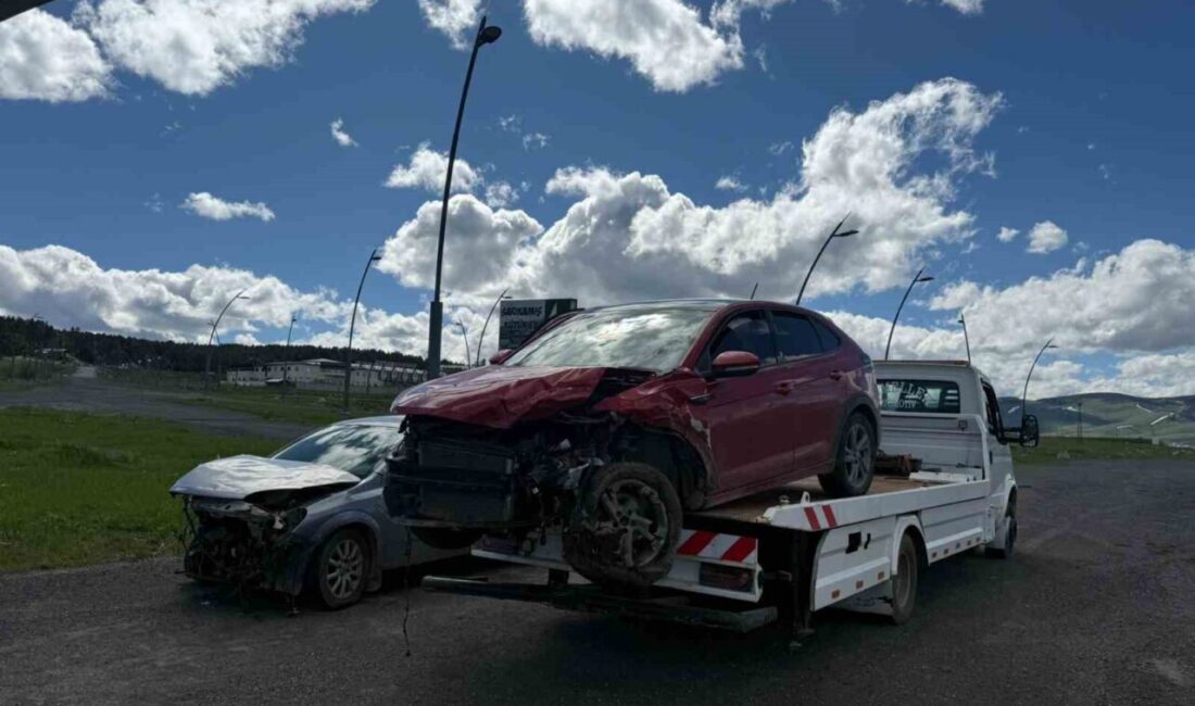 Sarıkamış’ta meydana gelen bir trafik kazasında 2 kişi yaralandı ve