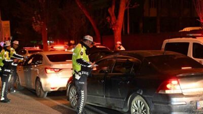 Kars Emniyet Müdürlüğü ekipleri, Kurban Bayramı sebebiyle artan trafik yoğunluğuyla