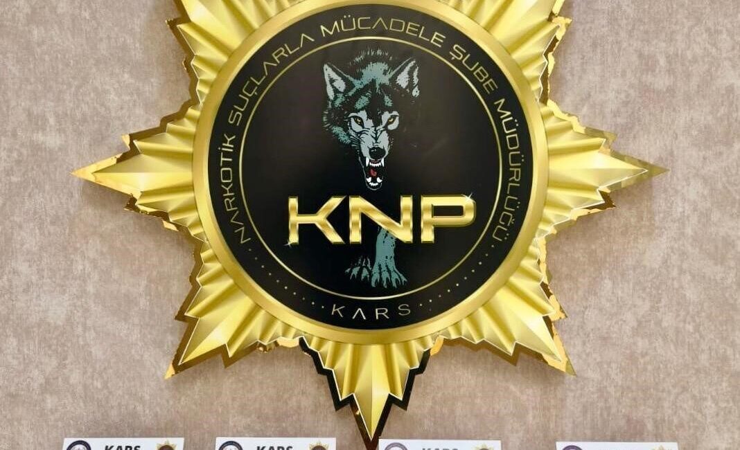 Kars ilinde narkotik polis ekipleri tarafından yapılan eş zamanlı operasyonlarda