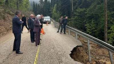 Kastamonu’nun Ağlı ilçesine bağlı Oluközü grup yolunda, yoğun yağışların etkisiyle