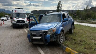 Kastamonu’nun Tosya ilçesinde meydana gelen trafik kazasında, bir kamyonetin kontrolünü