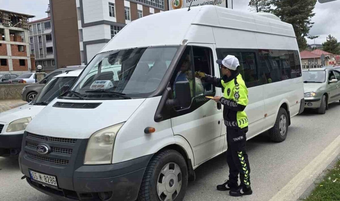 Samsun’un Kavak ilçesinde, Karayolları Trafik Haftası etkinlikleri kapsamında trafik ekipleri