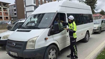 Samsun’un Kavak ilçesinde, Karayolları Trafik Haftası etkinlikleri kapsamında trafik ekipleri