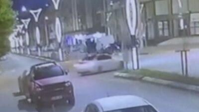 Sakarya’nın Hendek ilçesinde bir sürücü, Yeni Mahalle’deki bir kavşakta drift