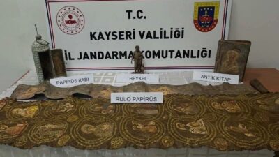 Kayseri’de Jandarma ekipleri tarafından gerçekleştirilen operasyonda, tarihi eserler ele geçirilirken