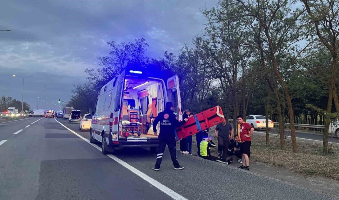 Çorlu ilçesinde meydana gelen trafik kazasında, polis memuruna otomobil çarptı.