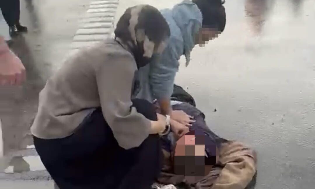 Yozgat’ta bir yaya, kaza yapanlara yardım etmek için yolun karşısına