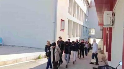 Adana merkezli bir dolandırıcılık çetesi, kendilerini hakim, savcı ve polis