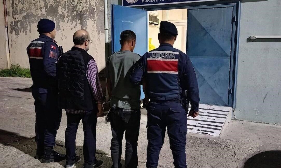Adana’da yaşayan iki yaşlı vatandaş, kendilerini polis olarak tanıtan dolandırıcılara