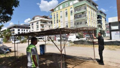 Kepez Belediyesi Zabıta Müdürlüğü ekipleri, izinsiz kurban satışının engellenmesi amacıyla
