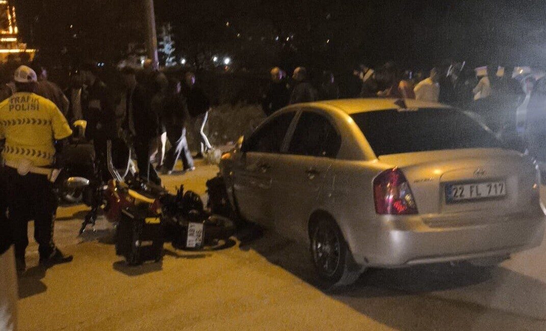 Keşan ilçesinde, bir otomobil ile motosikletin çarpışması sonucu meydana gelen