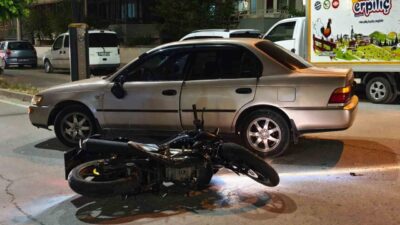 Keşan ilçesinde meydana gelen trafik kazasında otomobil ile motosiklet çarpıştı;