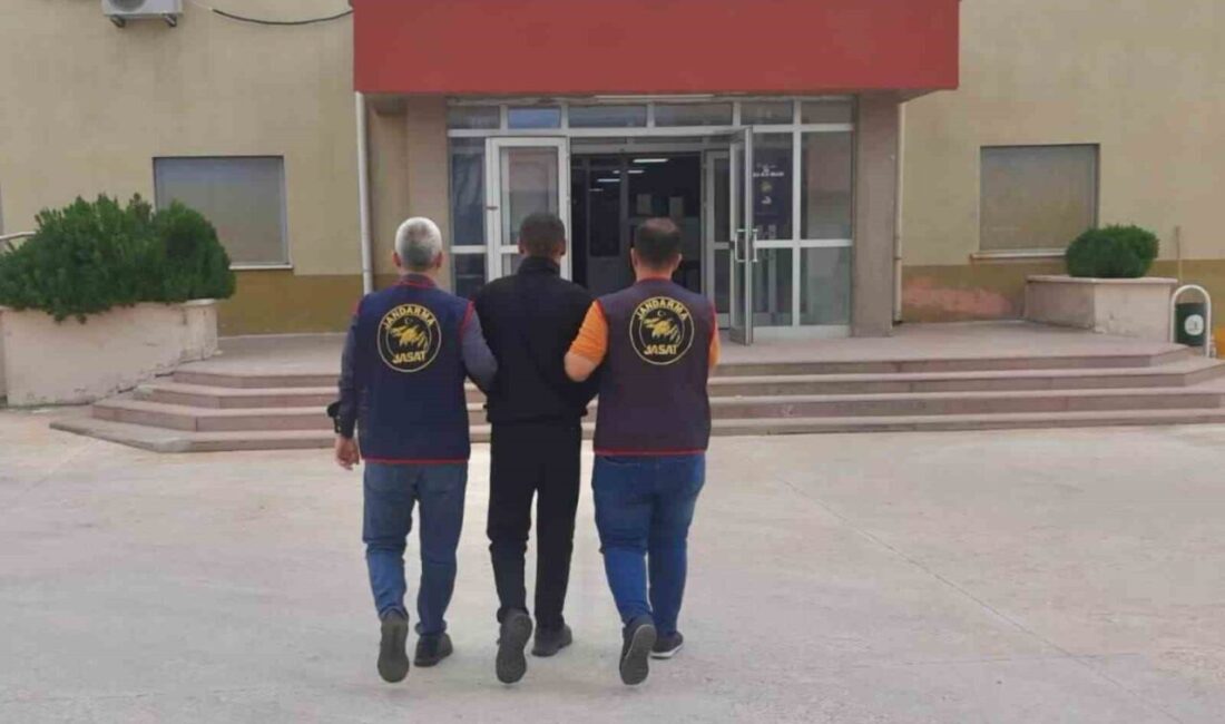 Gaziantep’te, çeşitli suçlardan 40 yıl hapis cezasıyla aranan bir şahıs,