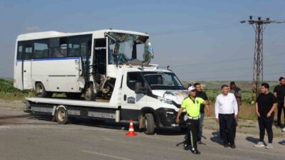 Kilis’te meydana gelen zincirleme trafik kazasında 3 araç birbirine girdi