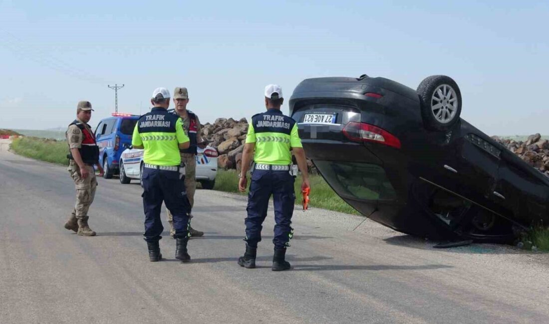 Kilis’te bir aracın kontrolünden çıkarak yol kenarında takla atması sonucu