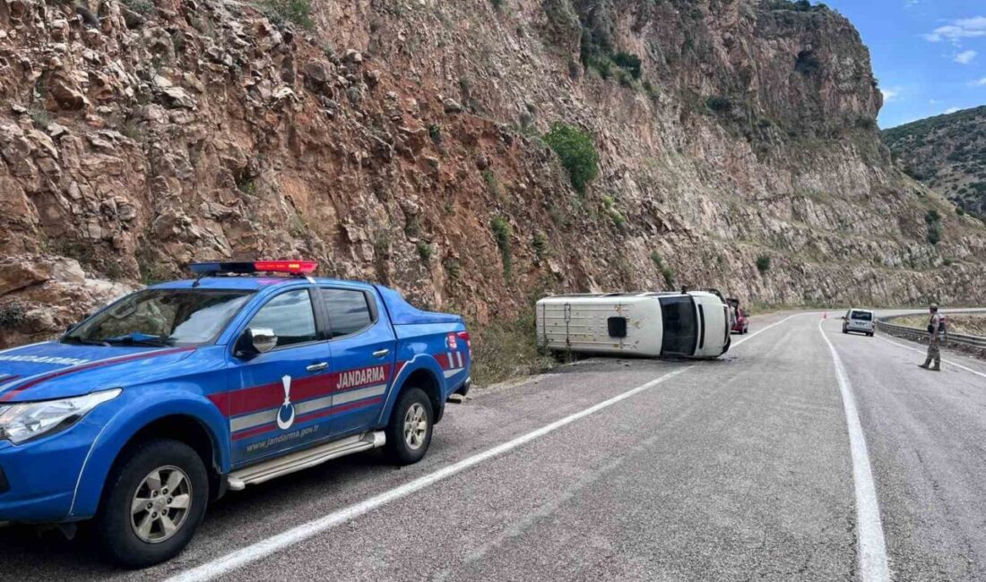 Kilis’te meydana gelen bir trafik kazasında 2 kişi yaralandı. Minibüsün