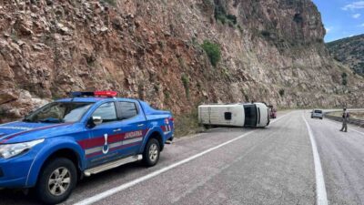 Kilis’te meydana gelen bir trafik kazasında 2 kişi yaralandı. Minibüsün