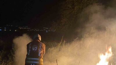 Kırıkhan ilçesinde, Karamankaşı Mahallesi’nde bir bahçede çıkan yangın, itfaiye ekipleri