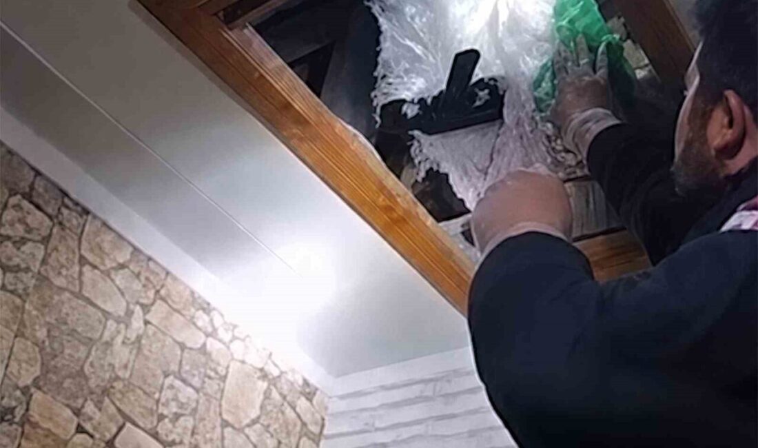Kırıkkale’de polis ekipleri tarafından düzenlenen operasyonda, bir evin çatı kısmında