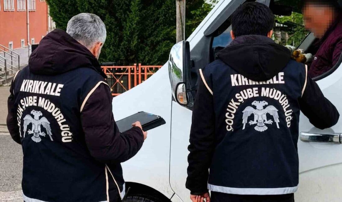 Kırıkkale’de, okul çevrelerinde düzenlenen asayiş ve trafik denetimlerinde polis ekipleri