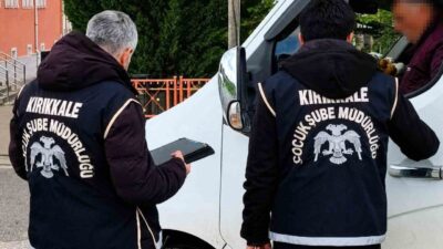 Kırıkkale’de, okul çevrelerinde düzenlenen asayiş ve trafik denetimlerinde polis ekipleri