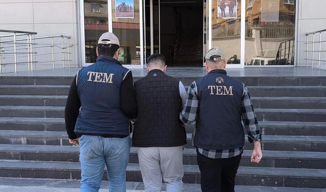 Gaziantep’te emniyet güçlerinin düzenlediği operasyonda uluslararası düzeyde aranan 2 DEAŞ