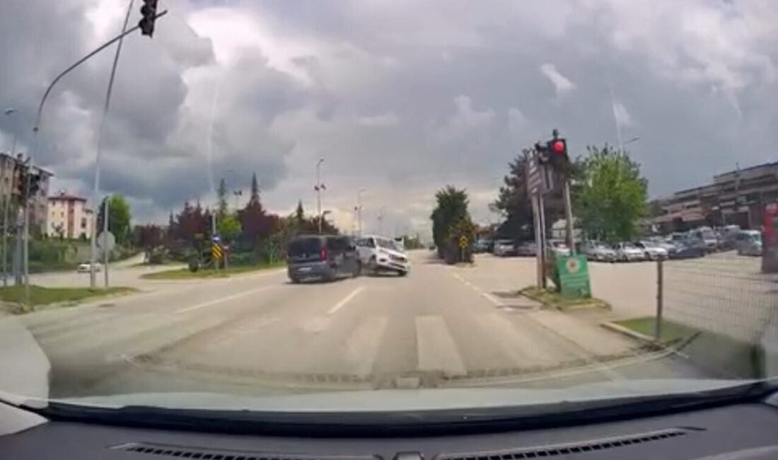 Safranbolu ilçesinde meydana gelen bir trafik kazası, kırmızı ışık ihlali