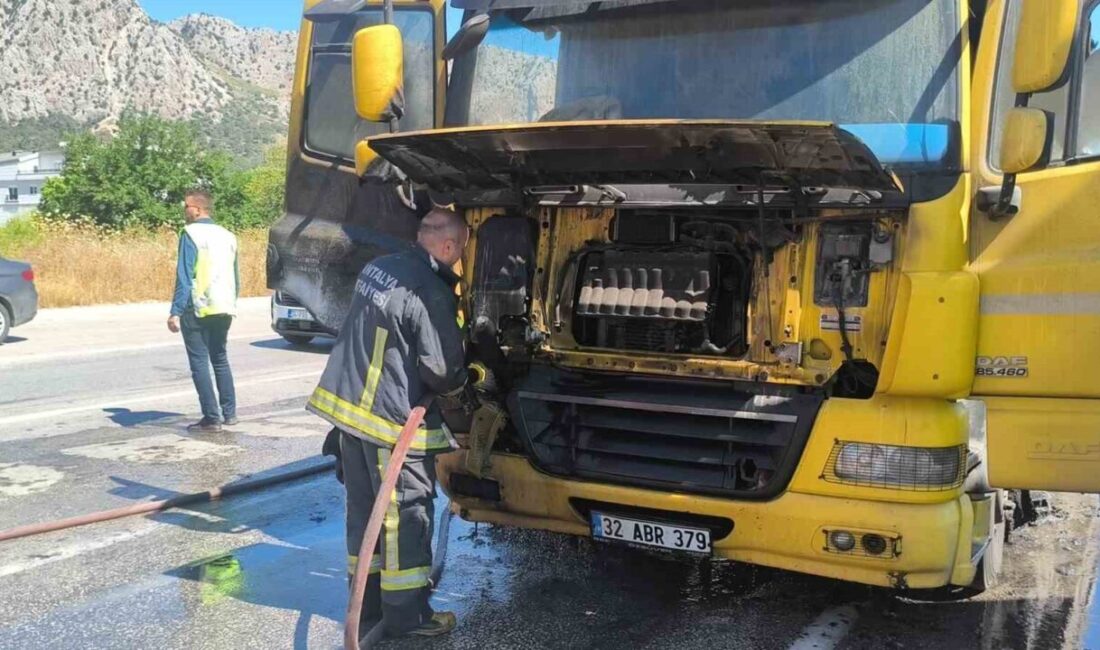 Antalya’da, Konyaaltı ilçesi Sarısu Mahallesi Akdeniz Bulvarı üzerinde kırmızı ışıkta