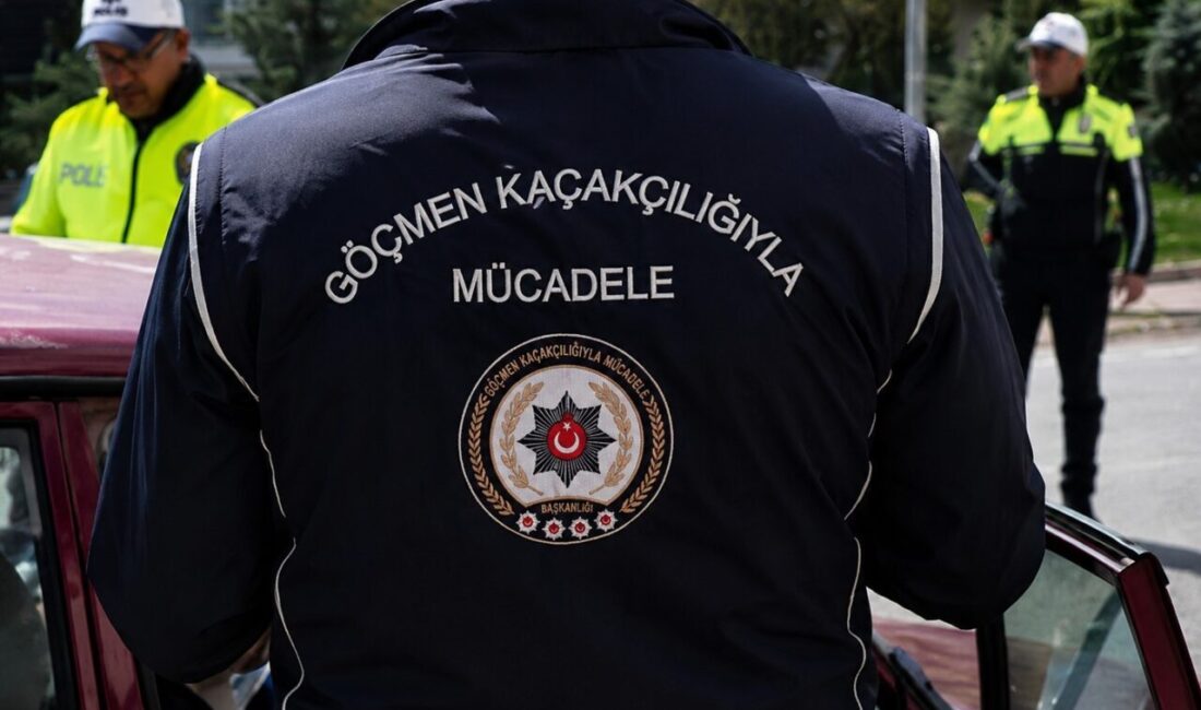 Kırşehir’de Göçmen Kaçakçılığıyla Mücadele ve Hudut Kapıları Şube Müdürlüğü ekipleri,