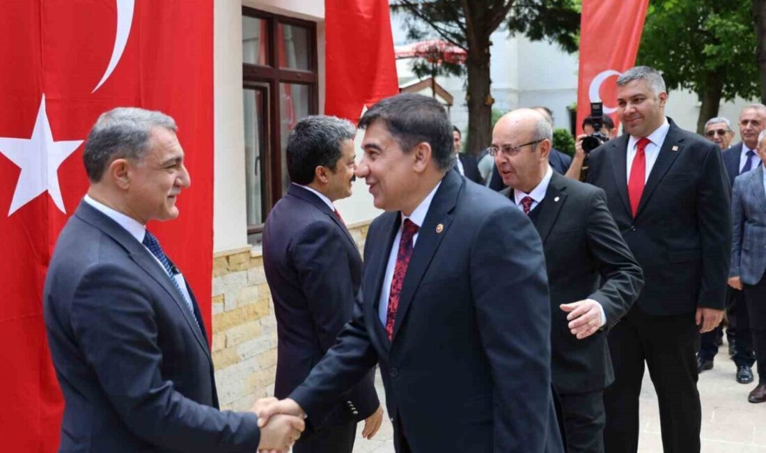Kırşehir’de, Kurban Bayramı vesilesiyle, valilik himayesinde düzenlenen bayramlaşma programı, İl