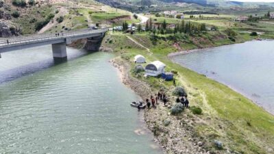 Kayseri’nin Felahiye ilçesinde, bayramın ikinci günü Yaşar Karayel Viyadüğü’nden Kızılırmak’a