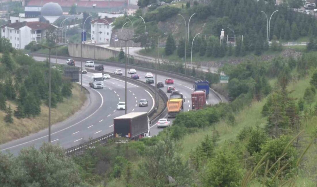 Kurban Bayramı tatilinin üçüncü gününde yola çıkan vatandaşlar, Kocaeli kavşağında