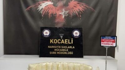 Kocaeli İzmit ilçesinde gerçekleştirilen operasyonda durdurulan bir yolcu otobüsünde yapılan