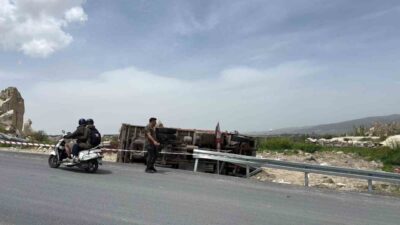 Nevşehir’de bir kamyonun yokuş aşağıya inerken kontrolden çıkarak yol kenarına