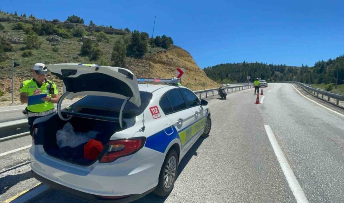 Karaman ilinde bir motosikletin bariyerlere çarpması sonucu sürücü yaralandı. Olay,