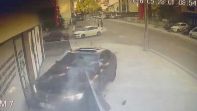 Kocaeli İzmit ilçesinde bir otomobilin kontrolden çıkarak psikolojik danışmanlık merkezine