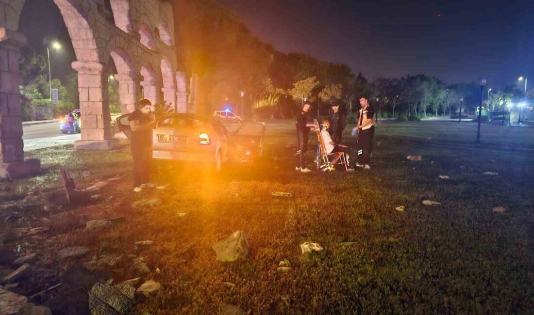 Antalya’nın Serik ilçesinde meydana gelen trafik kazasında, bir araç yol