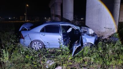 Sakarya’nın Karasu ilçesinde gerçekleşen bir trafik kazasında sürücü kontrolü kaybederek