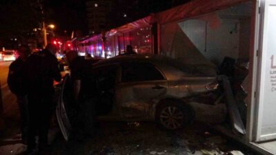 Malatya’da meydana gelen bir trafik kazasında, lastiği patlayan bir otomobilin