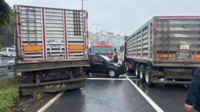 Alaplı ilçesinde meydana gelen trafik kazasında, tırın kırmızı ışıkta bekleyen