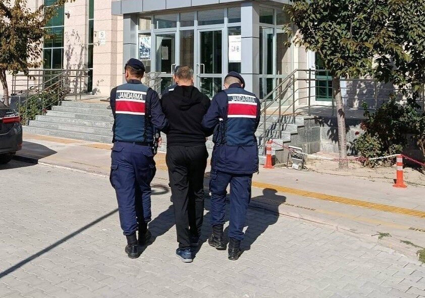 Çumra ilçesinde bir kişiyi öldüren ve bir kişiyi yaralayan şüpheli,