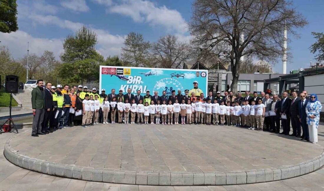 Konya’da, Karayolu Trafik Haftası kapsamında çeşitli etkinlikler düzenlendi. Çocuklar, etkinliklerde