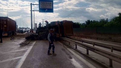 Kocaeli’nin Başiskele ilçesinde bir hafriyat kamyonu, yolunda aniden beliren bir