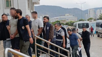 Adana’nın Kozan ilçesinde, alkol aldığı sırada arkadaşı tarafından tabancayla vurularak