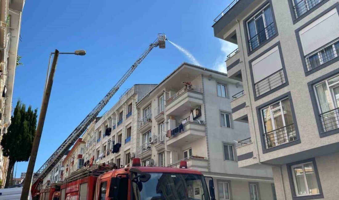 Küçükçekmece ilçesinde bulunan 4 katlı bir apartmanın çatısında, henüz belirlenemeyen